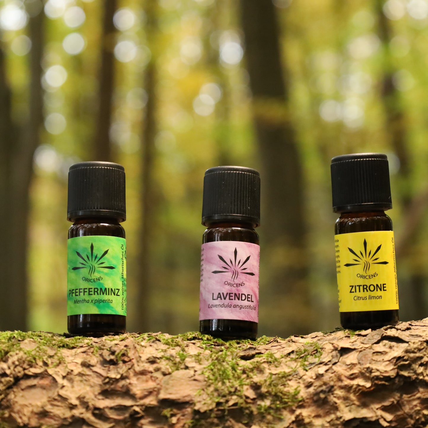 alt="Oricens Wolf Liebmann GesbR Bio Willkommens-Set, 3 x 10 ml, 100 % naturreine ätherische Öle im braunen Glasfläschchen"